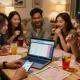 Kumpulan teman yang dengan antusias memeriksa hasil Pengeluaran HK Lotto di laptop, menciptakan perayaan lotere yang meriah.